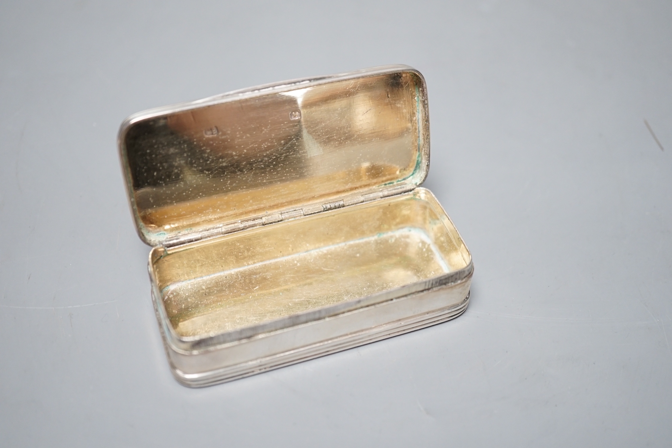 A George III silver rectangular snuff box, Cornelius Bland, London, 1799, 8cm.